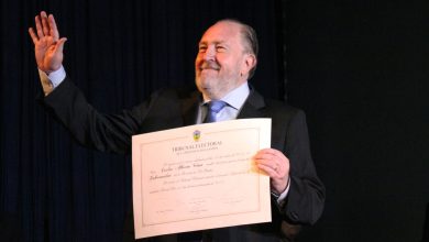 verna-diploma-gobernador