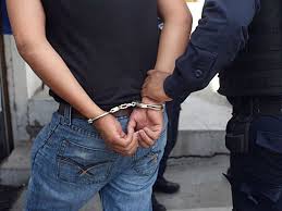 detenido-esposado