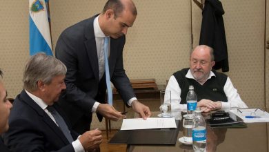 firma-contrato-empresa-25-de-Mayo