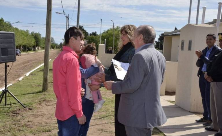 ENTREGA-VIVIENDAS-EN-LUAN-TORO-2