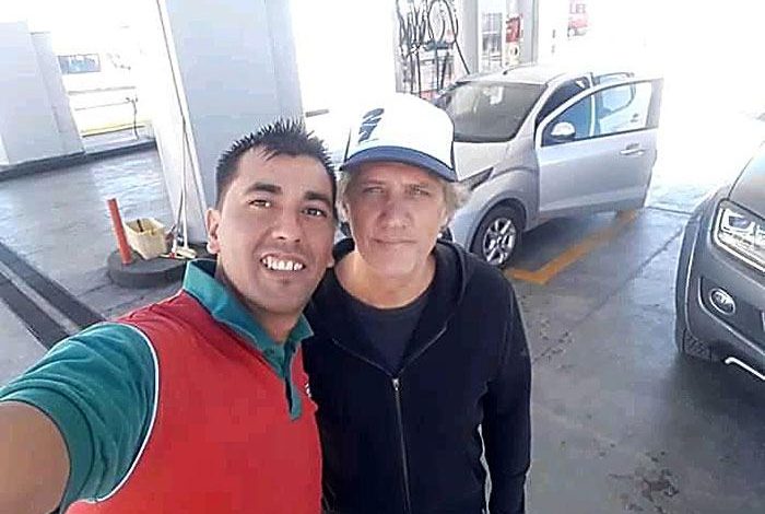 El músico Charly Alberti pasó por 25 de Mayo