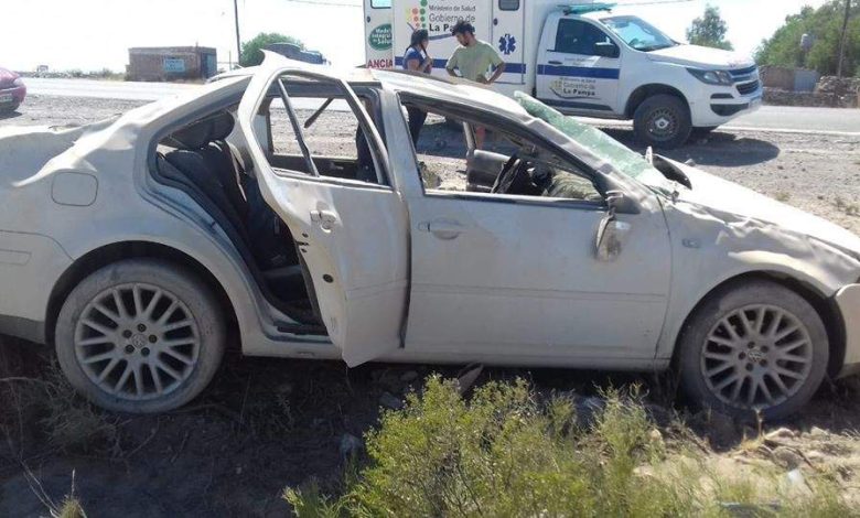 Un auto volcó en un acceso a Puelén