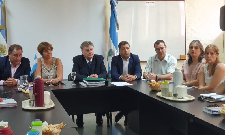 El Gobierno ofrece un bono de $12.500 para estatales