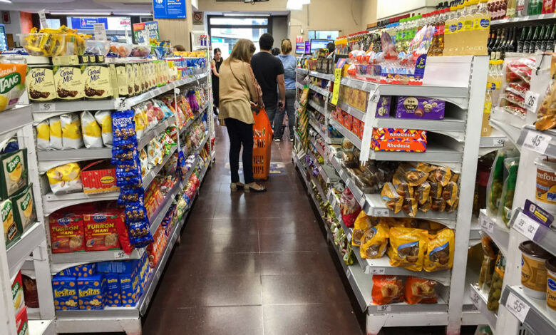 Crisis económica: Inflación de marzo casi del 5%, la más alta en el gobierno de Fernández