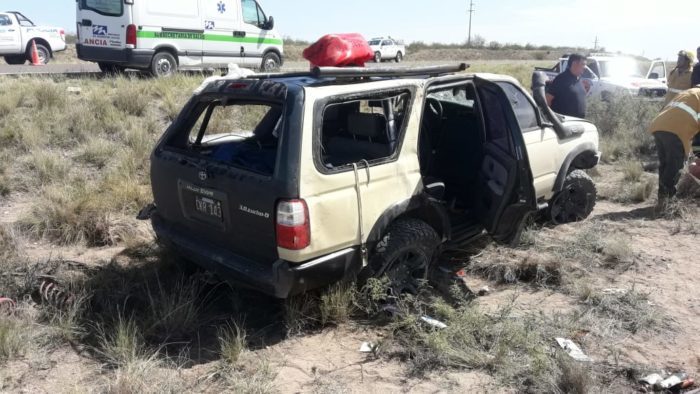 Ruta 151. Algarrobo del Águila: volcó una camioneta con cinco ocupantes