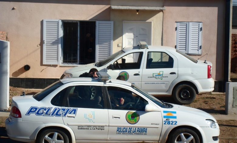 25 de Mayo-Personal del IPAV desaloja a dos familias
