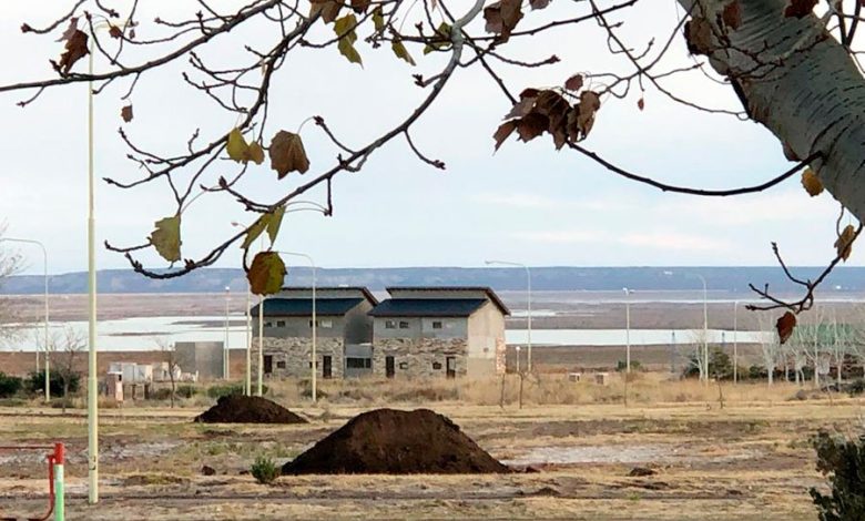 El lago Casa de Piedra recupera su nivel