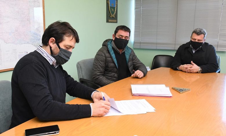 25 de Mayo: Se firmó el contrato para la obra de acceso a la colectora de Ruta 34