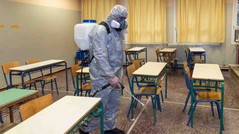 Las clases volverían en septiembre