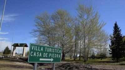 Sin piedad. El intendente de Casa de Piedra le saca la vivienda a una familia vulnerable