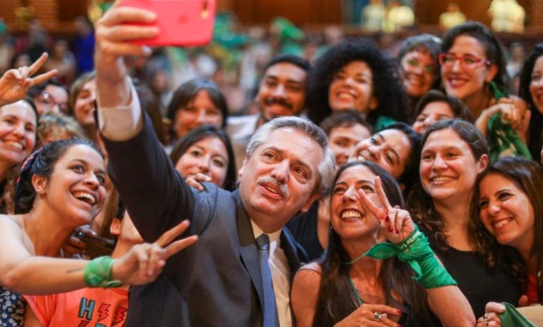 Alberto presentó el proyecto: «la legalización del aborto salva vidas»