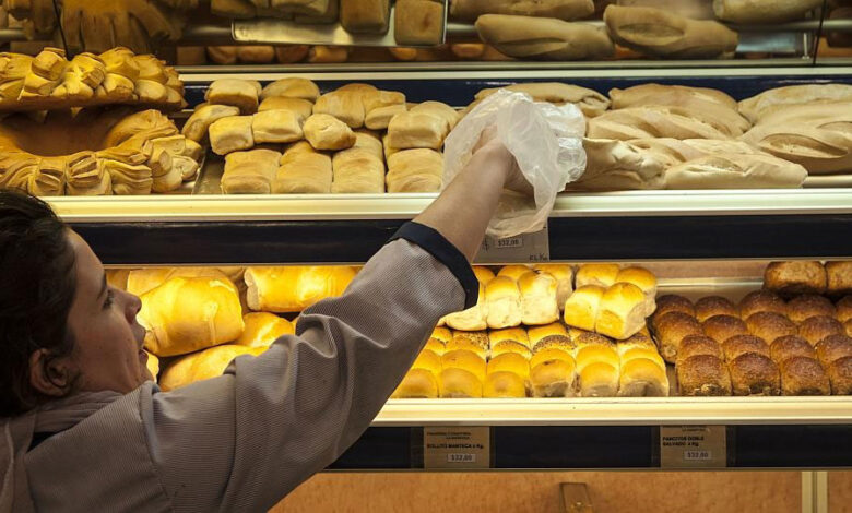 Panaderos expectantes ante otra posible suba de la harina