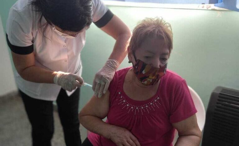 En Catriel comenzaron a vacunar a mayores de 60 años