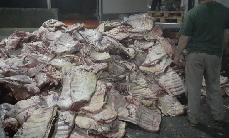 Decomisan 8.300 kilos de carne «vencida» que iban desde La Pampa hacia el sur