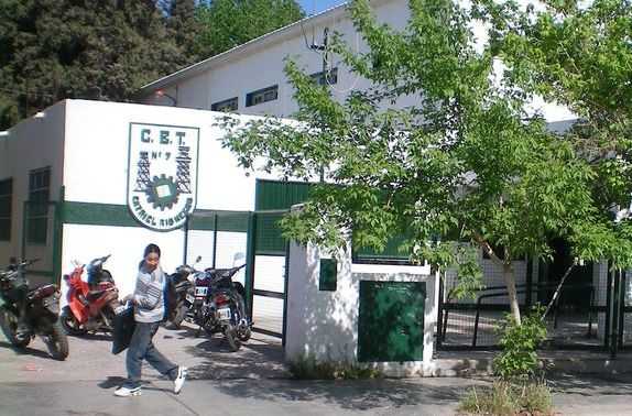 Un curso completo y profesores aislados por coronavirus en una escuela de Catriel