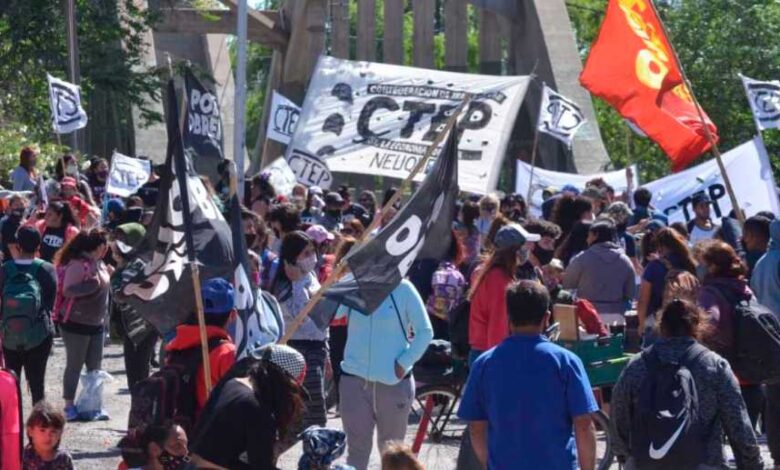 Autoconvocados de Neuquén cortan el puente carretero desde las 7 de la mañana