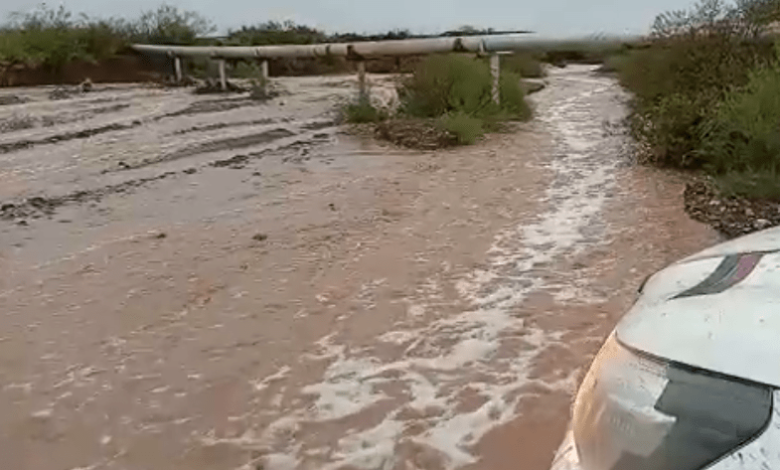 Increíble: rescatan en bote a familia varada en la ruta 57 entre Valle Verde – Rincón de los Sauces
