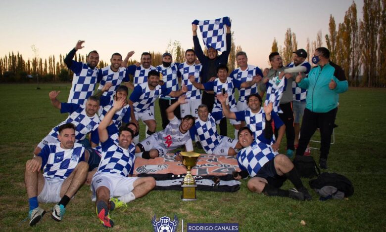 Las 400 Viviendas se coronó como campeón de la categoría +38 del Potrero Futbol