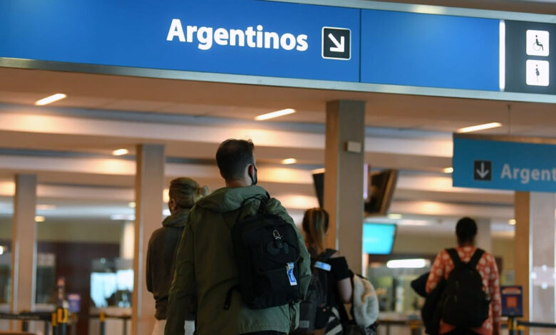 Identificaron la variante Delta en una persona que llegó desde Estados Unidos