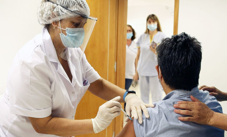 Protestas docentes por las demoras en la vacunación
