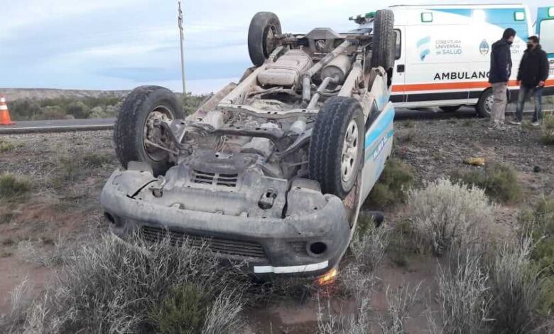 Ruta 151: Volcó para evitar un choque frontal. Dos heridos