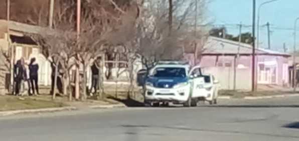 En confuso episodio apareció un hombre apuñalado en la vía pública