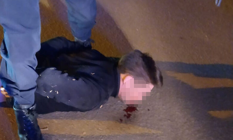 Lo sorprendió en pleno robo, le dio una golpiza y lo entregó a la policía