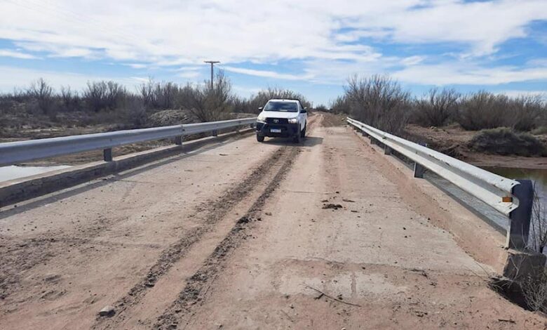 Algarrobo ya repara la ruta nacional 143