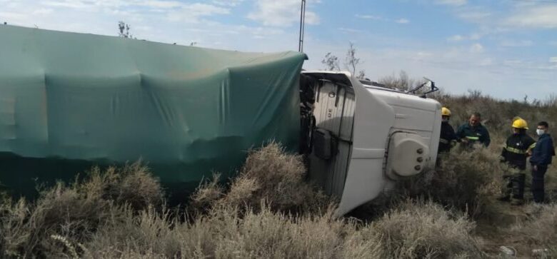 Volcó un camión cerca de Catriel- Un herido