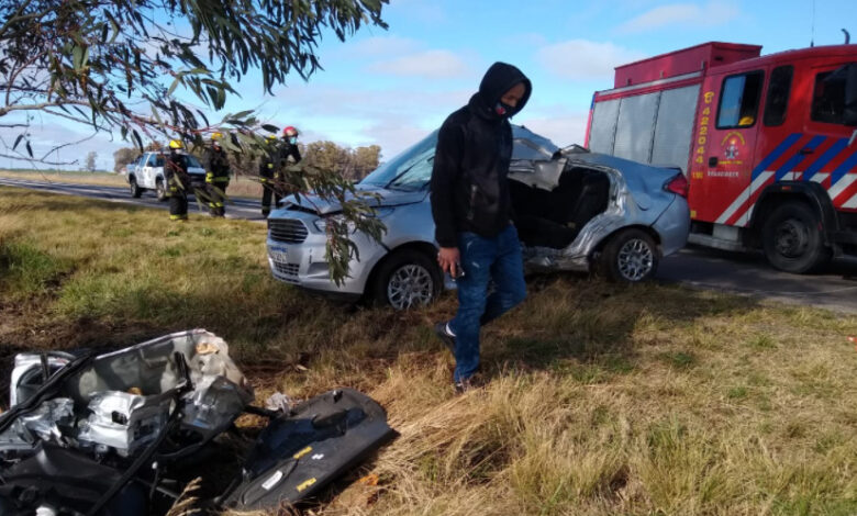 Murió una mujer tras despistar y chocar contra un árbol
