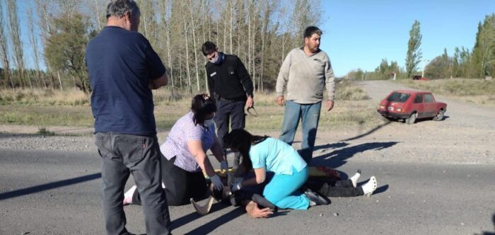 25 de Mayo. Insólito: quiso cerrar la puerta del auto y lo despidió. Resultó herido