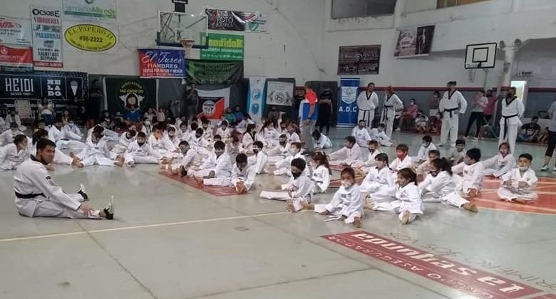 La Escuela de Taekwondo de 25 de Mayo presente en el regional