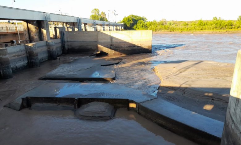 Río Colorado: cerraron el canal matriz porque se espera una crecida
