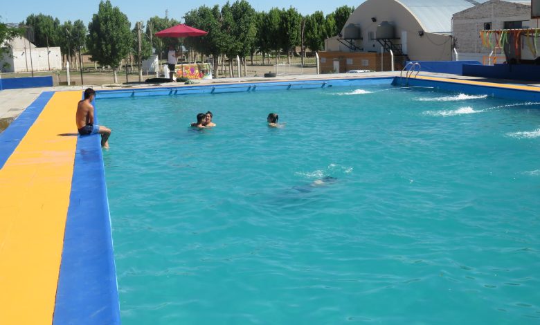 El verano comenzó a pleno en el natatorio Municipal de 25 de Mayo