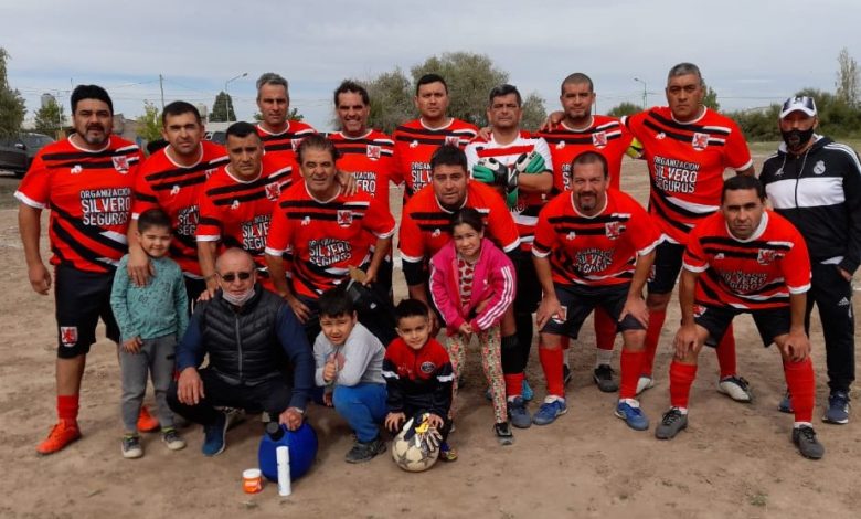 Liga Senior-Silvero golea y sueña con un nuevo titulo