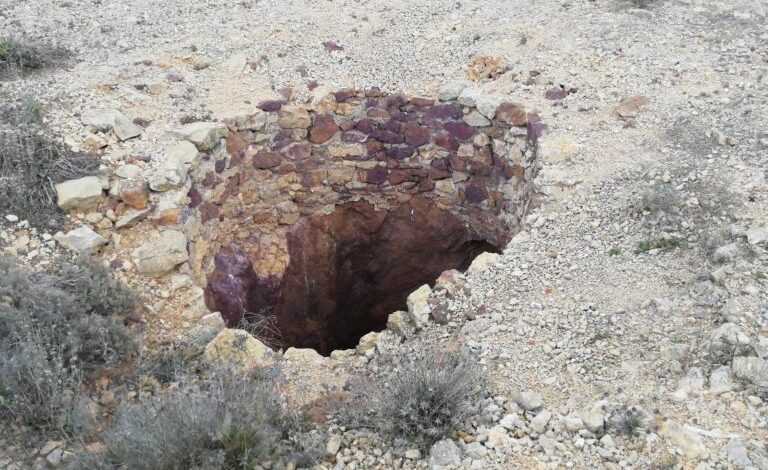 Catriel: realizaba tareas de muestra en un pozo y cedió el terreno. Está grave
