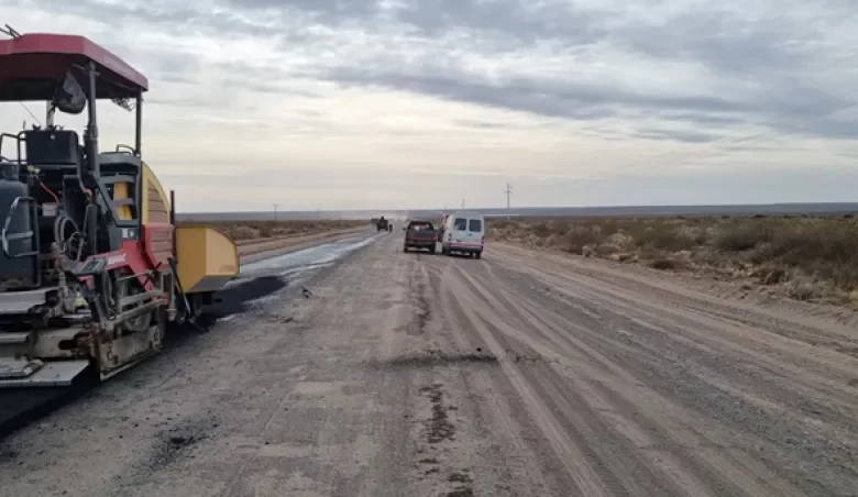 Avanza la obra de asfaltado en la ruta 151