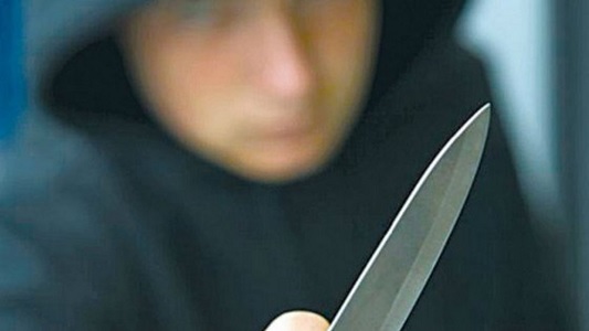 Catriel: motochorros le robaron la mochila a punta de cuchillo