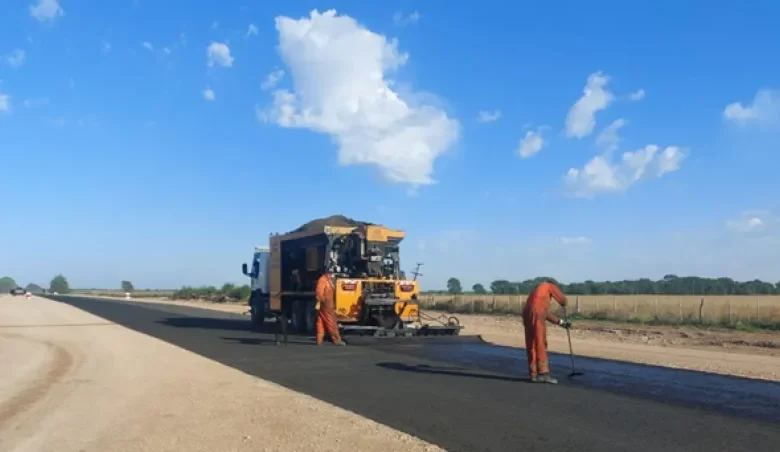 Vialidad Provincial repavimenta rutas de la zona sur