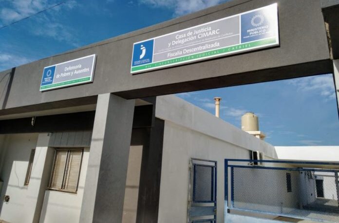 Amenazas al CET 21: imputaron a la madre del alumno