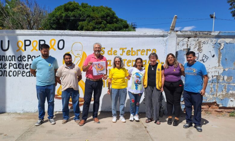 25 DE MAYO-MURAL EN EL DIA INTERNACIONAL DEL CÁNCER INFANTIL