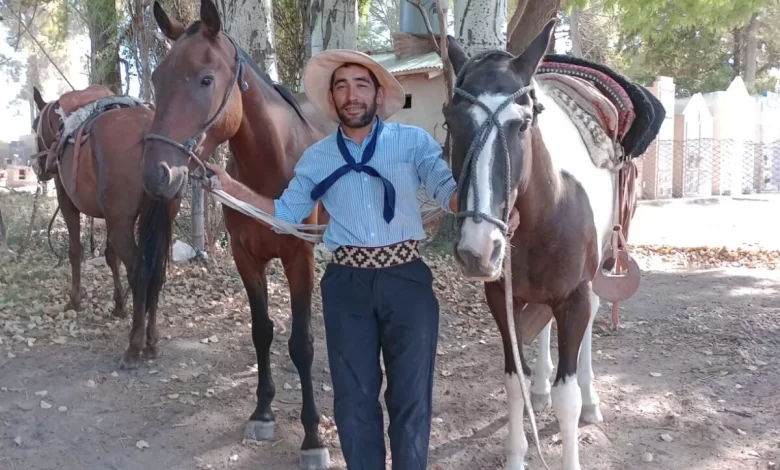 Cabalgó de Catriel a Real del Padre para cumplir una promesa