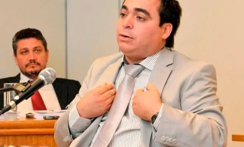Dos concejales y un funcionario van por la intendencia en 25 de Mayo