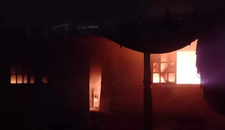 Una familia de Colonia 25 de Mayo perdió todo en el incendio de su vivienda