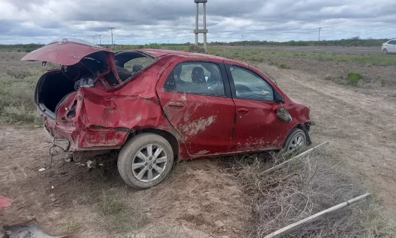 Viajaban desde Río Negro a Córdoba. Volcaron en la ruta 151