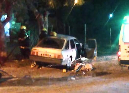 Catriel: mujer chocó contra un árbol y la rescataron los bomberos