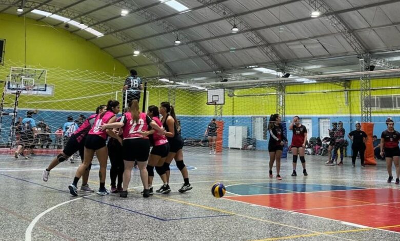 Gran encuentro de Vóley con partidos apasionantes