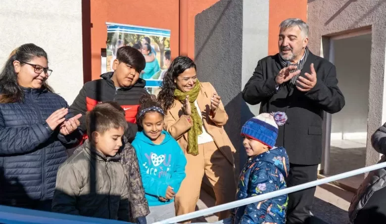 El Gobierno Provincial entregó 25 viviendas en Santa Isabel