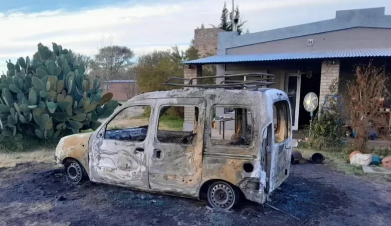 La Pampa-Un hombre golpeó a su pareja y luego quemó la casa y dos autos