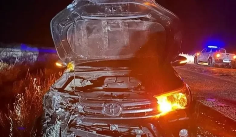 Una camioneta y un auto chocaron en la Ruta 151